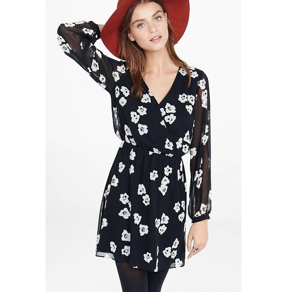 Express Dresses & Skirts - Express Floral Long Sleeve Dress